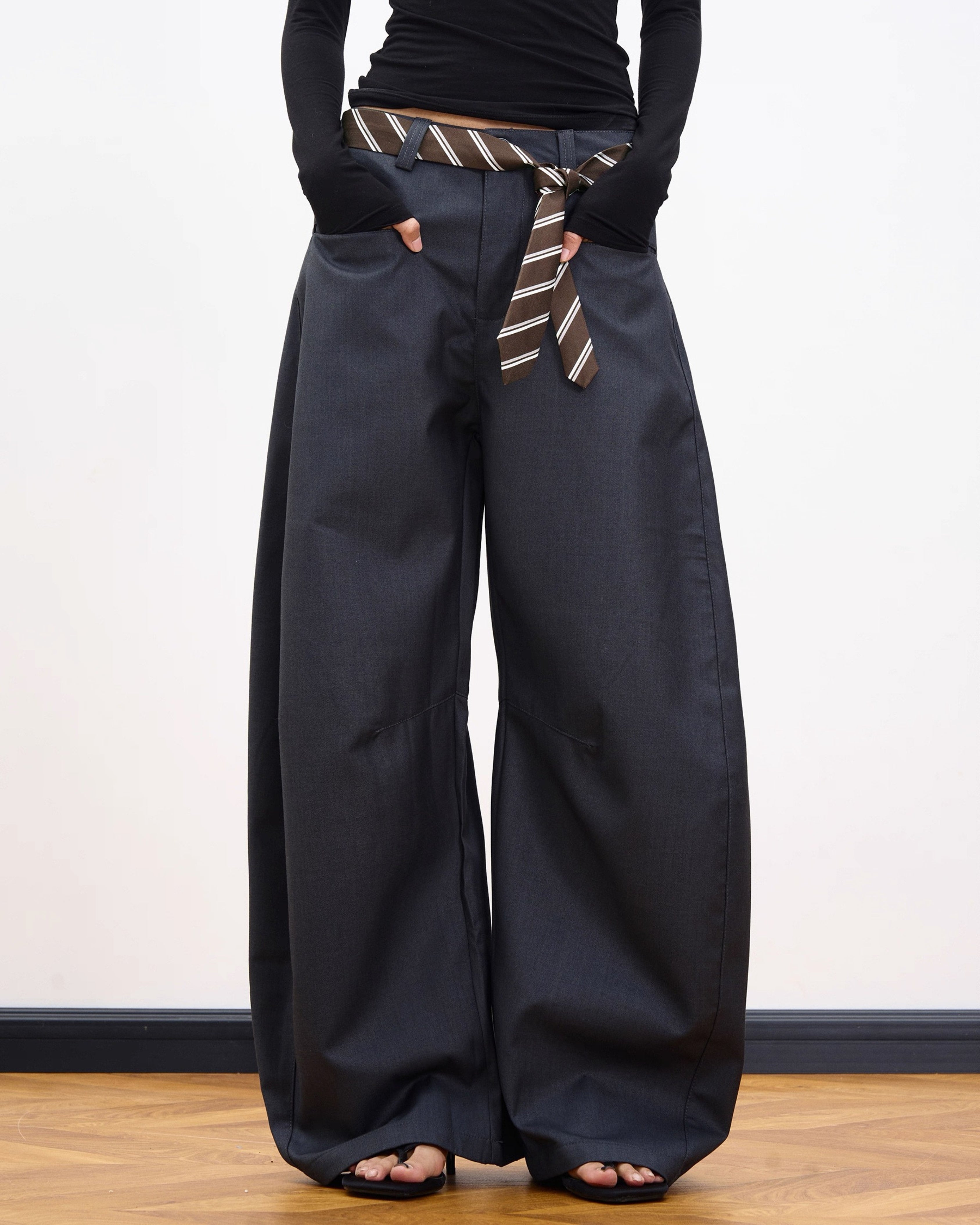 Dark grey urban pants baggy