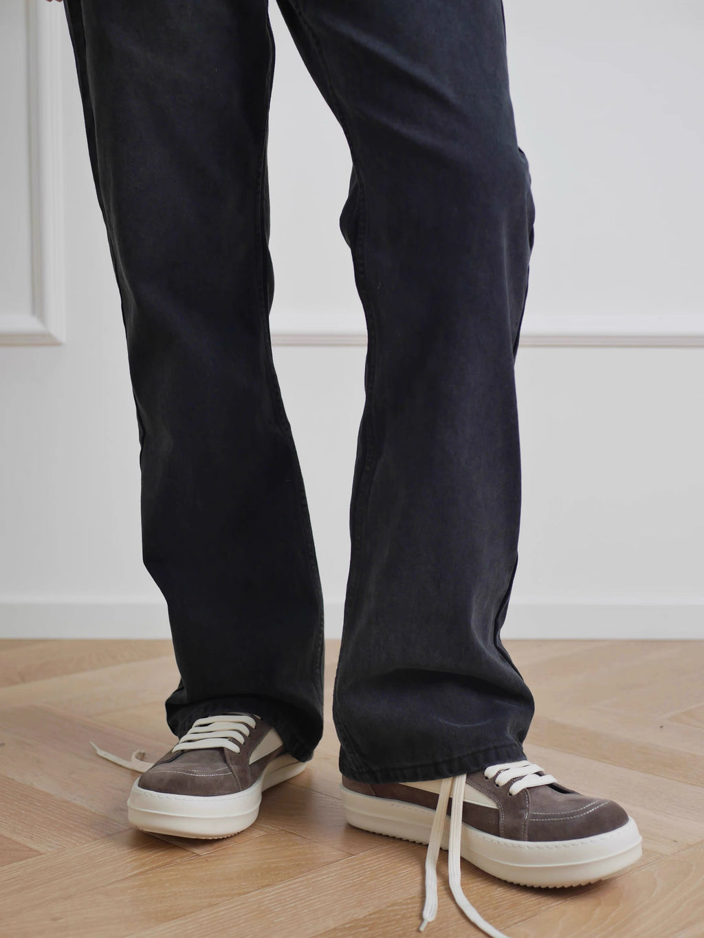 2021M Regular Fit Mid Rise Wide Leg Jeans